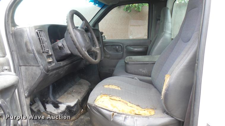 image for item DB3441 2003 GMC C4500 truck cab and chassis