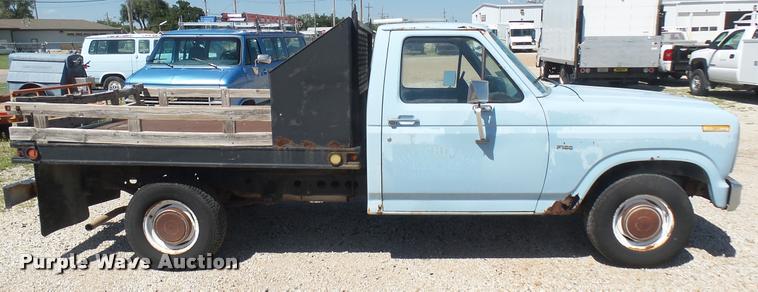 image for item DB3446 1980 Ford F150 flatbed pickup truck