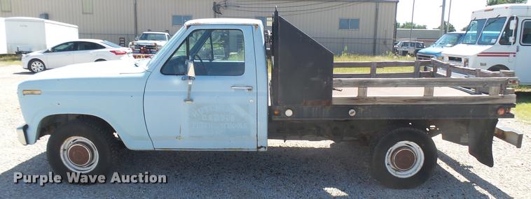 image for item DB3446 1980 Ford F150 flatbed pickup truck