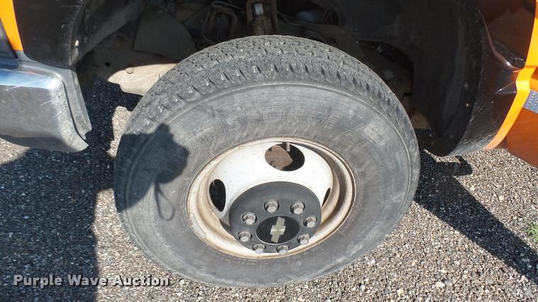 image for item DB3451 1996 Chevrolet 3500 bucket truck