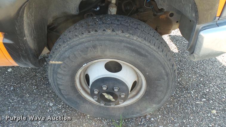 image for item DB3451 1996 Chevrolet 3500 bucket truck