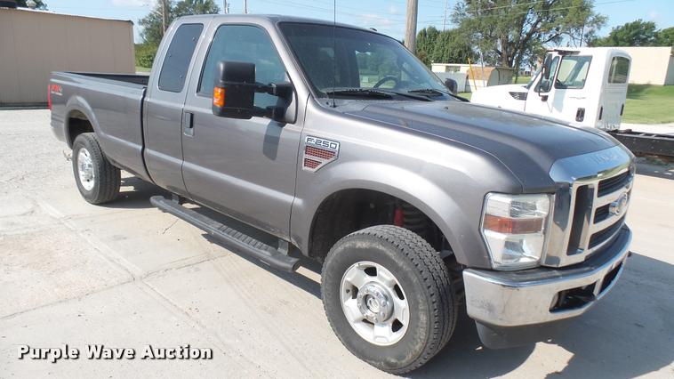 image for item DB3455 2010 Ford F250 Super Duty SuperCab pickup truck