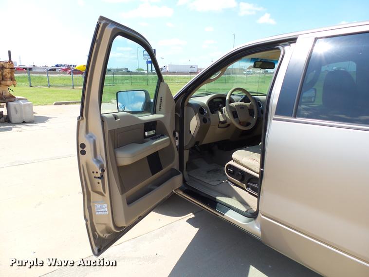 image for item DB4123 2006 Ford F150 XLT SuperCrew pickup truck