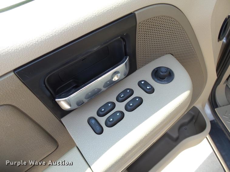 image for item DB4123 2006 Ford F150 XLT SuperCrew pickup truck
