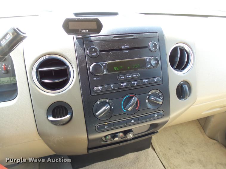 image for item DB4123 2006 Ford F150 XLT SuperCrew pickup truck