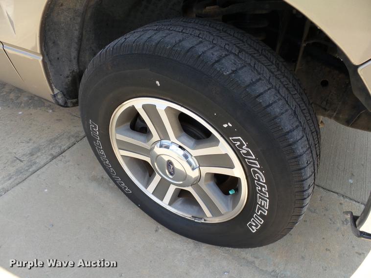 image for item DB4123 2006 Ford F150 XLT SuperCrew pickup truck