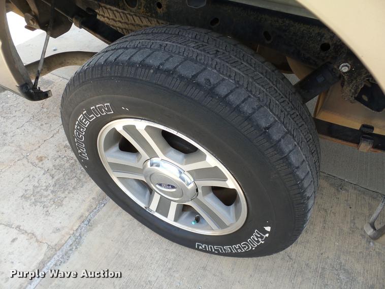 image for item DB4123 2006 Ford F150 XLT SuperCrew pickup truck