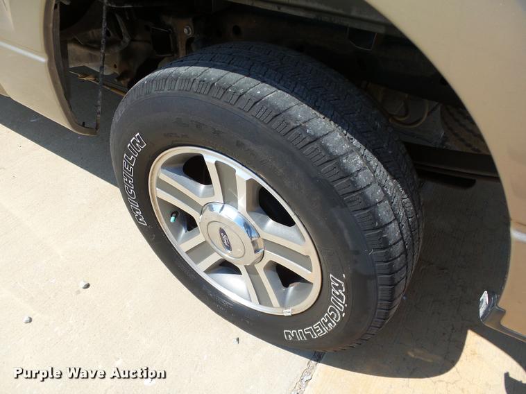 image for item DB4123 2006 Ford F150 XLT SuperCrew pickup truck