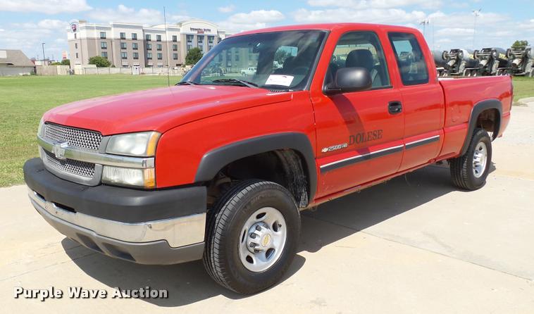 image for item DB4126 2004 Chevrolet Silverado 2500HD Ext. Cab pickup truck
