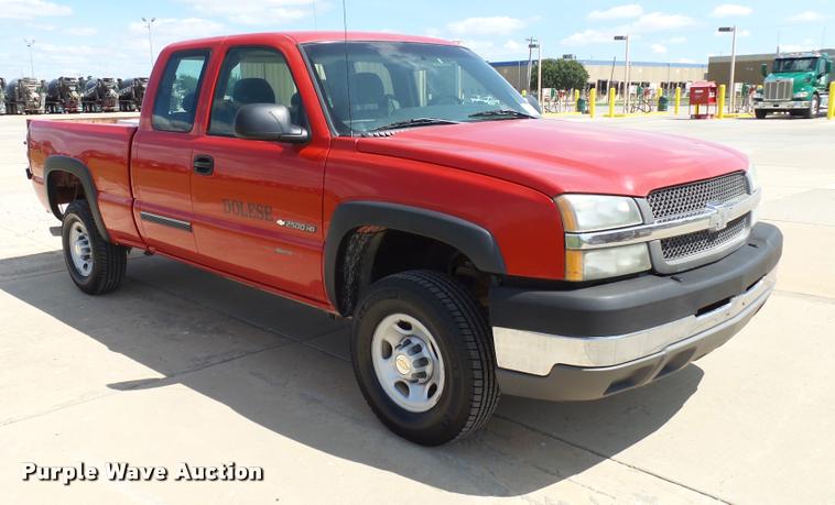 image for item DB4126 2004 Chevrolet Silverado 2500HD Ext. Cab pickup truck