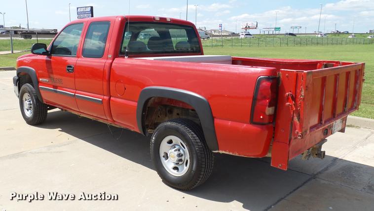 image for item DB4126 2004 Chevrolet Silverado 2500HD Ext. Cab pickup truck