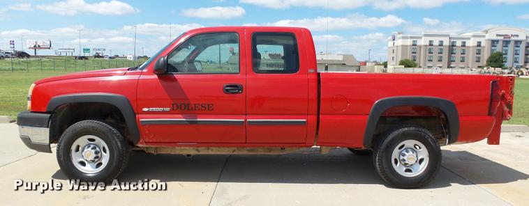 image for item DB4126 2004 Chevrolet Silverado 2500HD Ext. Cab pickup truck