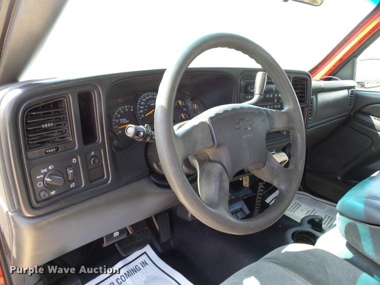 image for item DB4126 2004 Chevrolet Silverado 2500HD Ext. Cab pickup truck