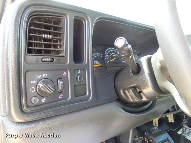 image for item DB4126 2004 Chevrolet Silverado 2500HD Ext. Cab pickup truck