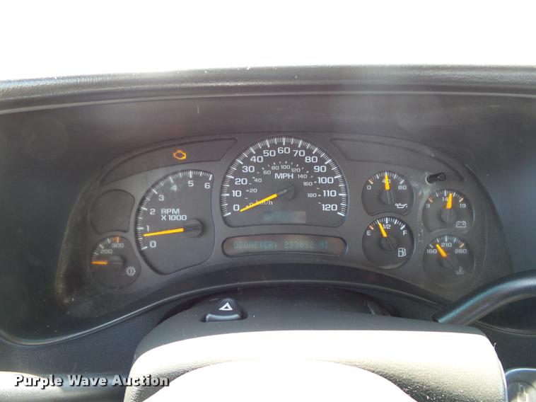 image for item DB4126 2004 Chevrolet Silverado 2500HD Ext. Cab pickup truck