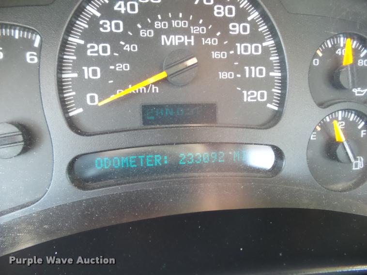 image for item DB4126 2004 Chevrolet Silverado 2500HD Ext. Cab pickup truck