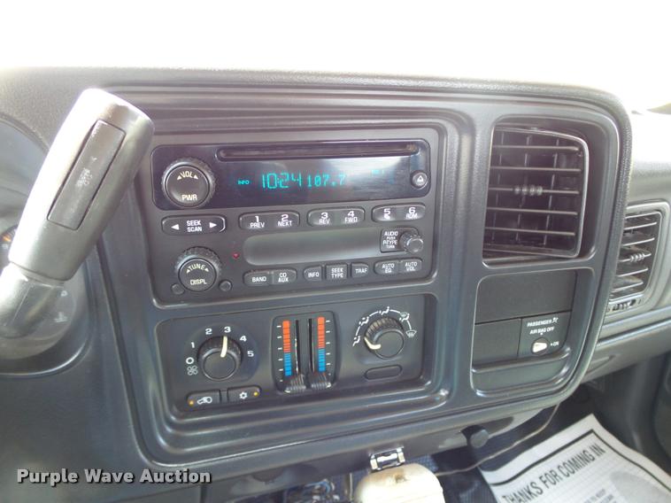 image for item DB4126 2004 Chevrolet Silverado 2500HD Ext. Cab pickup truck