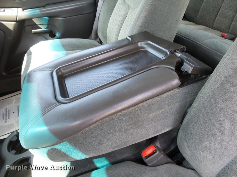 image for item DB4126 2004 Chevrolet Silverado 2500HD Ext. Cab pickup truck