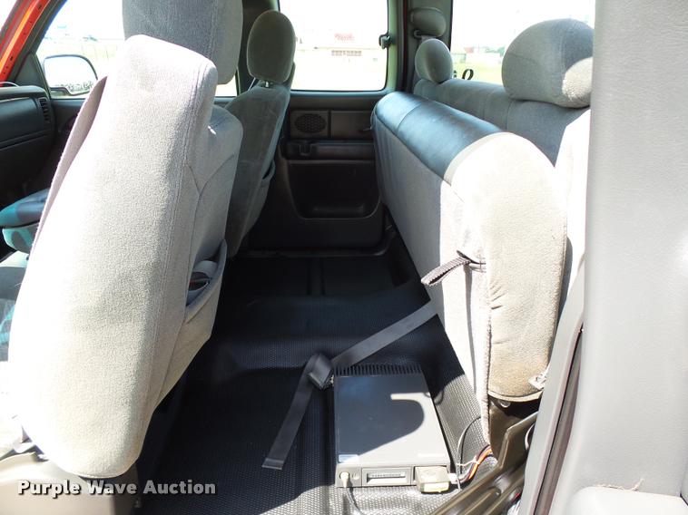 image for item DB4126 2004 Chevrolet Silverado 2500HD Ext. Cab pickup truck