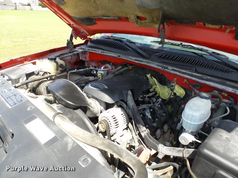 image for item DB4126 2004 Chevrolet Silverado 2500HD Ext. Cab pickup truck