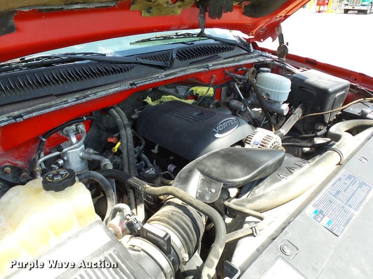 image for item DB4126 2004 Chevrolet Silverado 2500HD Ext. Cab pickup truck