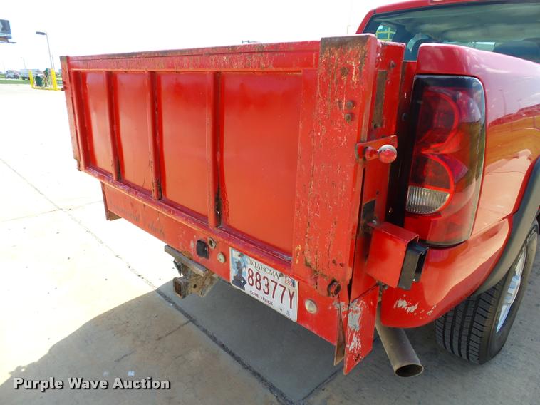 image for item DB4126 2004 Chevrolet Silverado 2500HD Ext. Cab pickup truck