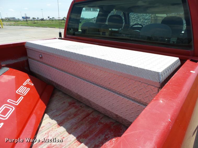 image for item DB4126 2004 Chevrolet Silverado 2500HD Ext. Cab pickup truck