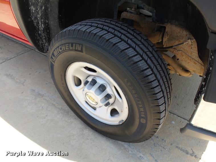 image for item DB4126 2004 Chevrolet Silverado 2500HD Ext. Cab pickup truck