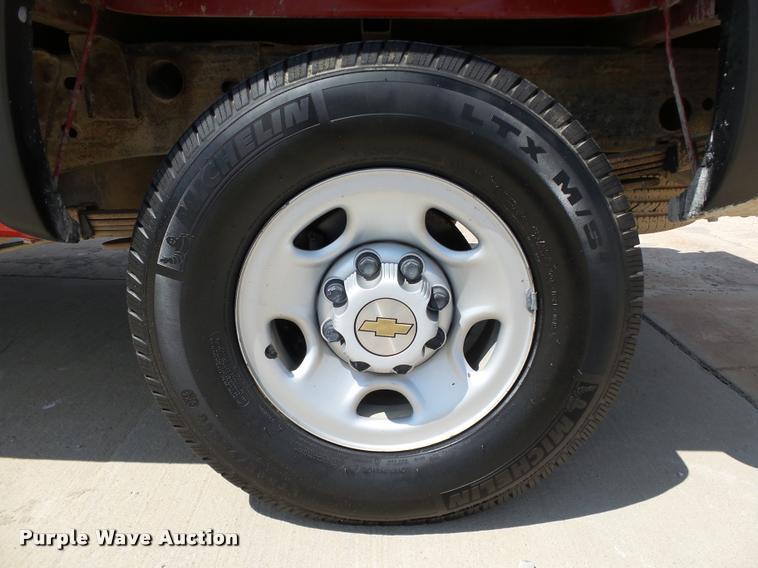 image for item DB4126 2004 Chevrolet Silverado 2500HD Ext. Cab pickup truck