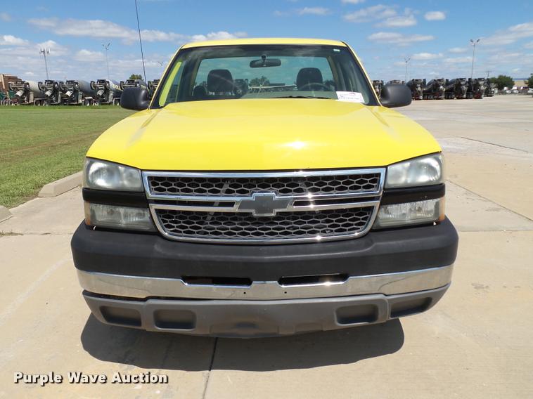 image for item DB4127 2005 Chevrolet Silverado 2500HD pickup truck