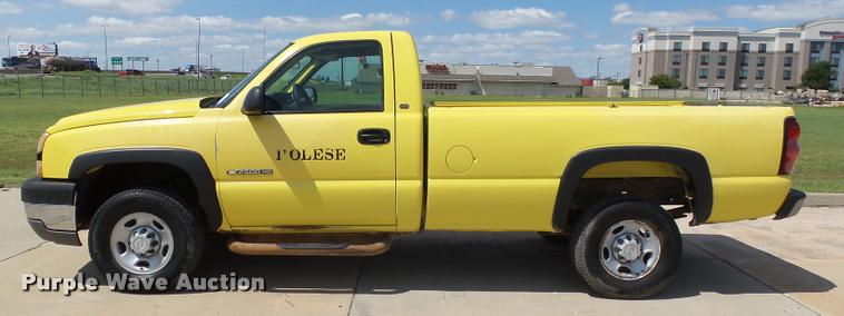 image for item DB4127 2005 Chevrolet Silverado 2500HD pickup truck