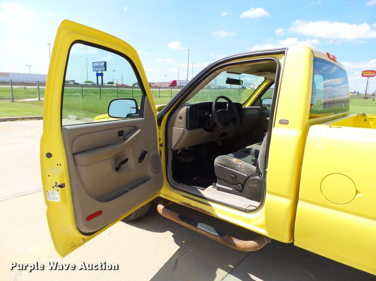 image for item DB4127 2005 Chevrolet Silverado 2500HD pickup truck