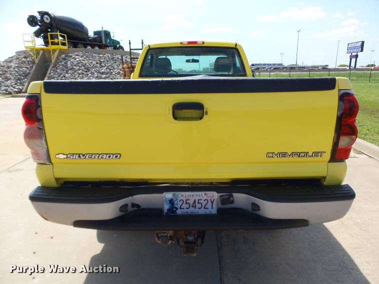 image for item DB4127 2005 Chevrolet Silverado 2500HD pickup truck