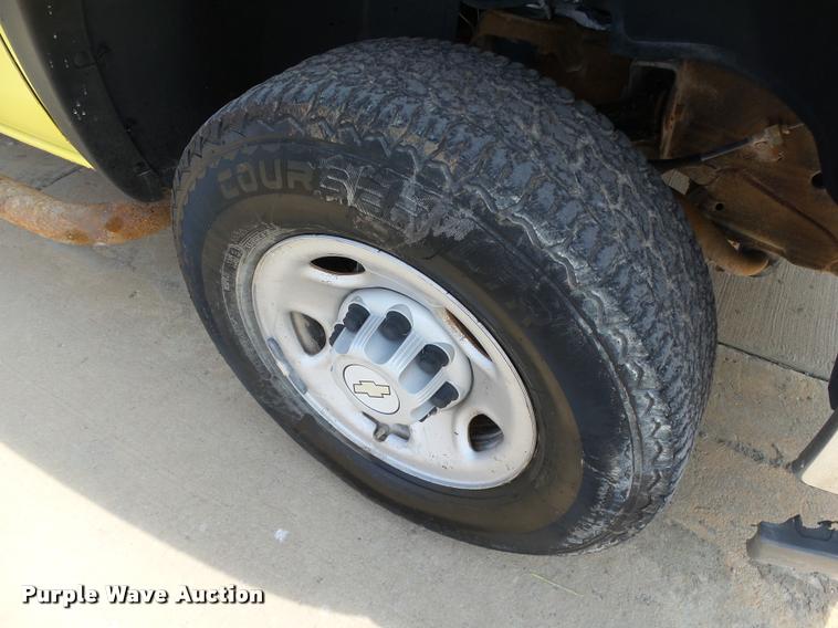 image for item DB4127 2005 Chevrolet Silverado 2500HD pickup truck