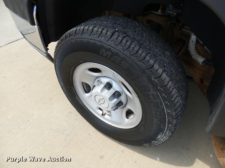 image for item DB4127 2005 Chevrolet Silverado 2500HD pickup truck