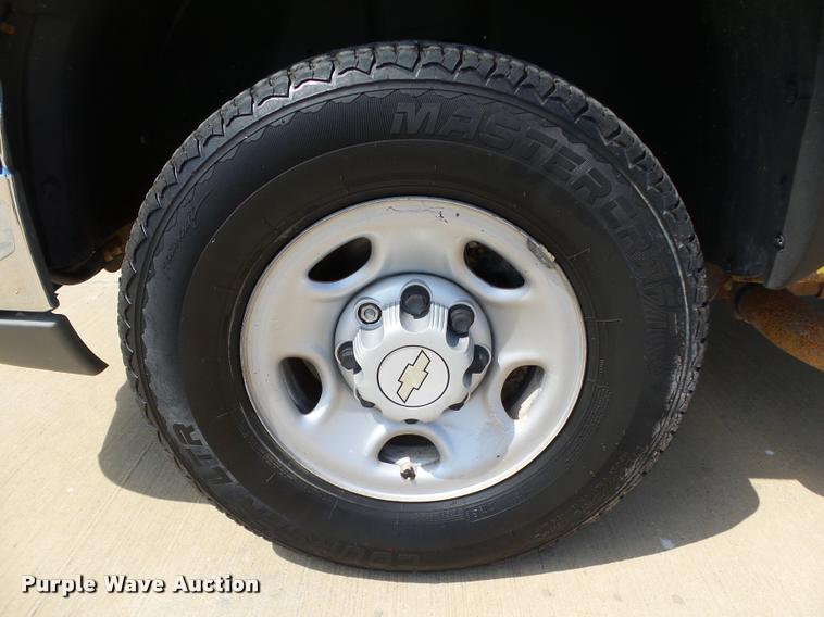 image for item DB4127 2005 Chevrolet Silverado 2500HD pickup truck