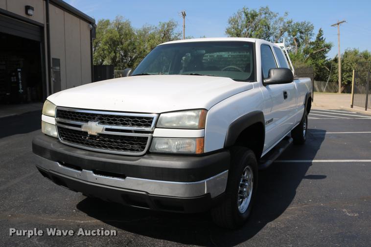 image for item DB4139 2006 Chevrolet Silverado 2500HD Ext. Cab pickup truck