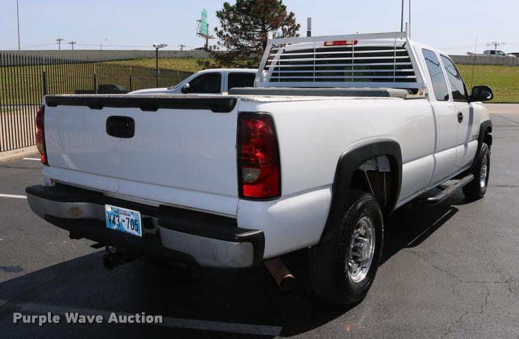 image for item DB4139 2006 Chevrolet Silverado 2500HD Ext. Cab pickup truck