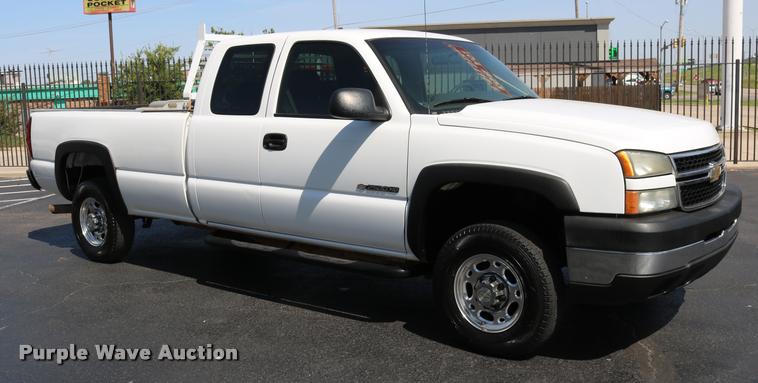 image for item DB4139 2006 Chevrolet Silverado 2500HD Ext. Cab pickup truck