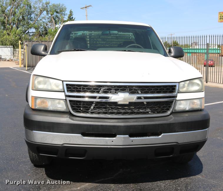 image for item DB4139 2006 Chevrolet Silverado 2500HD Ext. Cab pickup truck