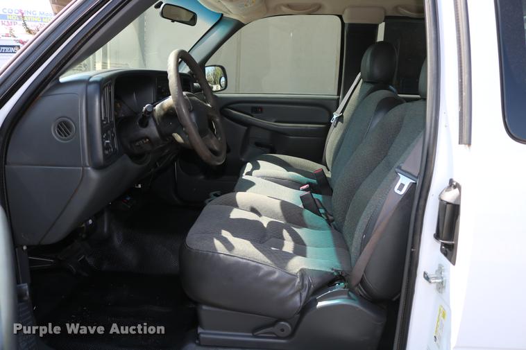 image for item DB4139 2006 Chevrolet Silverado 2500HD Ext. Cab pickup truck