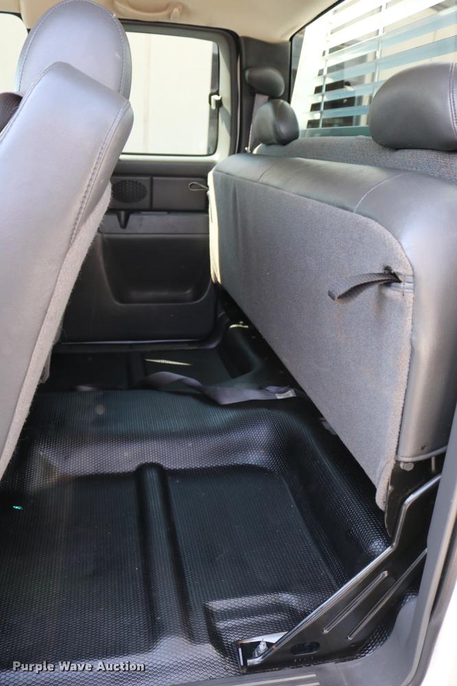 image for item DB4139 2006 Chevrolet Silverado 2500HD Ext. Cab pickup truck