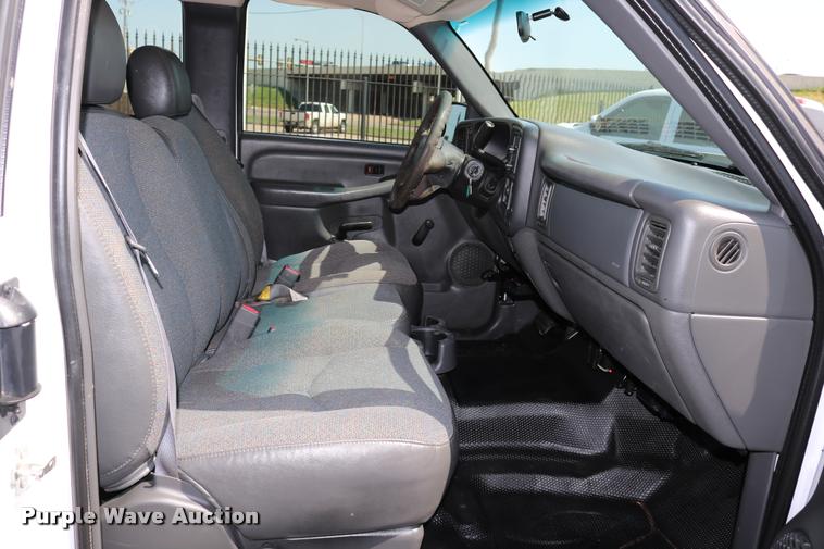 image for item DB4139 2006 Chevrolet Silverado 2500HD Ext. Cab pickup truck