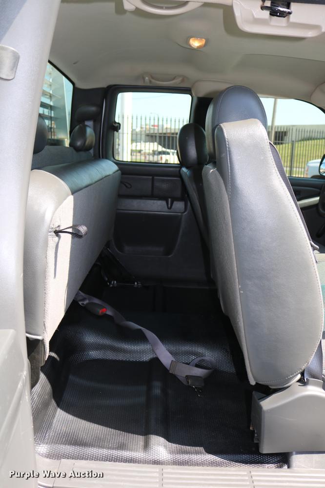 image for item DB4139 2006 Chevrolet Silverado 2500HD Ext. Cab pickup truck