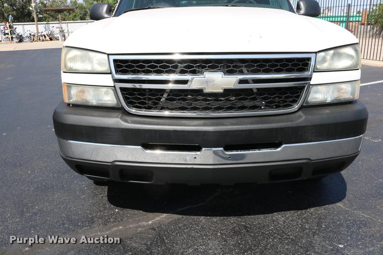 image for item DB4139 2006 Chevrolet Silverado 2500HD Ext. Cab pickup truck