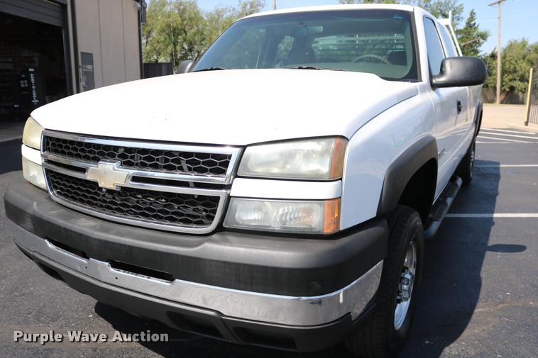 image for item DB4139 2006 Chevrolet Silverado 2500HD Ext. Cab pickup truck