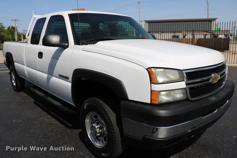image for item DB4139 2006 Chevrolet Silverado 2500HD Ext. Cab pickup truck