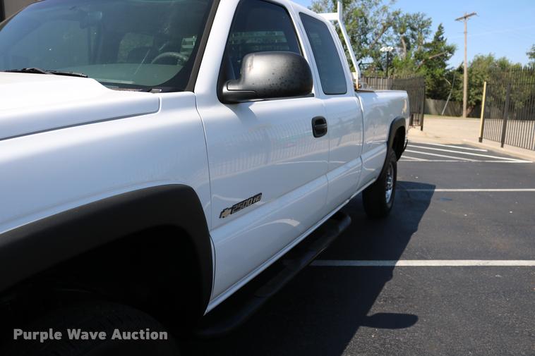 image for item DB4139 2006 Chevrolet Silverado 2500HD Ext. Cab pickup truck