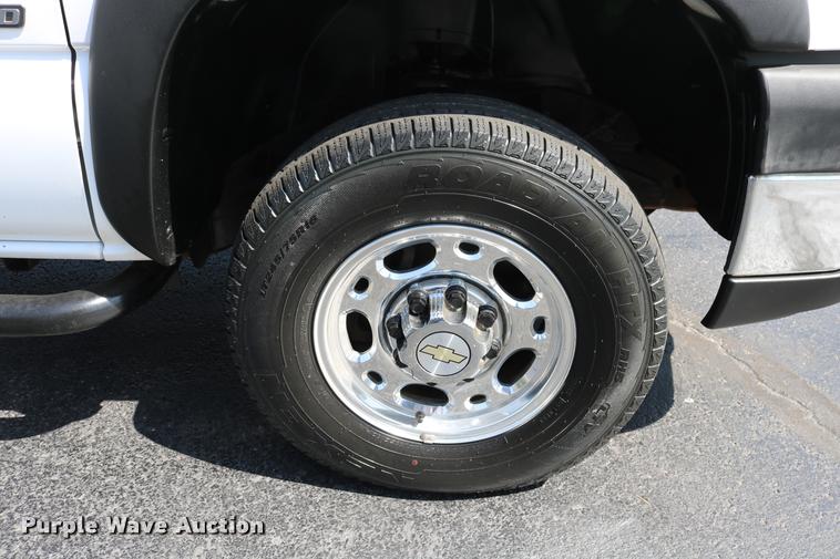 image for item DB4139 2006 Chevrolet Silverado 2500HD Ext. Cab pickup truck