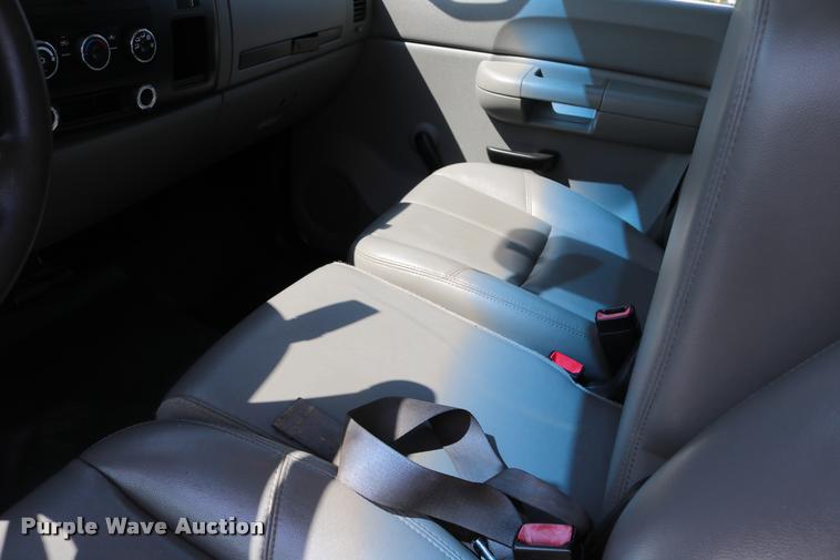image for item DB4140 2007 Chevrolet Silverado 2500HD Ext. Cab pickup truck